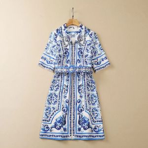 유럽과 미국 여성 의류 2023 여름 새로운 5 점 소매 스터드 라펠 패션 궁전 블루 프린트 드레스