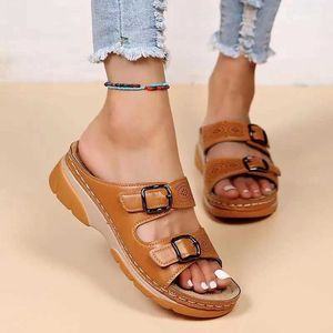 Chinelos chinelos plus size soes para mulher 35-43 verão dedo do pé fechado confortável cunha senhoras sandálias plaorm casual h240327