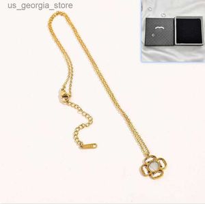 Pendant Necklaces Classic Designer Pendant Necklace New Love Gift Jewelry 18K Gold Plated Luxury Charm Necklace High Quality Stainless Steel Pendant Necklace Box P