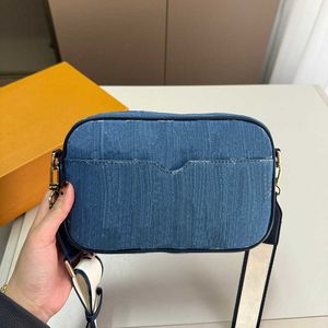 Denim designer väska snapshot kamera väska bred axel rem sommar strandsäckar kvinnor vintage blommor tryck crossbody purses handväskor 240327