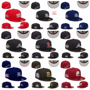 2024 Hot Fitted Hatts Storlekar Fit Baseball Football Snapbacks Designer Flat Hat Aktiv justerbar broderi Cotton Mesh Caps All Team