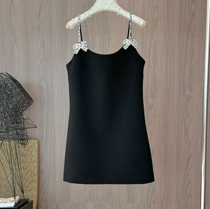 Vestido camisola preto com laço de diamante feito à mão, vestido sexy com sentido de design socialite, saia inferior