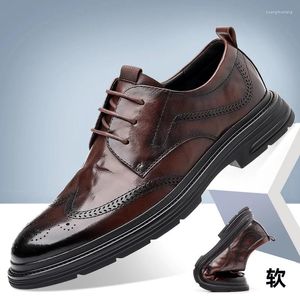 Casual Shoes 2024 Men Classic Dress Black Brown Vintage For Mens Lacing Leather Brogue Man Adult Business Shoe