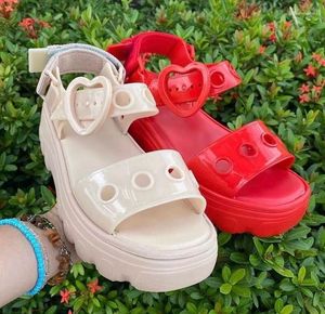 Scarpe In Pine Brasile Sandali femminili Spessa torta Sole Hollo Hollow Bottons Ladies Summer Beach Jelly Female 598 281 5