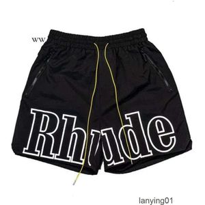 Rhude 반바지 디자이너 여름 수영 캐주얼 남성 검은 해변 바지 남자 거리 드로우 스트링 티씨 느슨한 7345