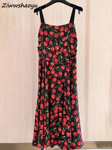 Casual Dresses High Quality Summer Women Fashion Runway Designer Sexig Spaghetti Strap Cherry Printed Beach Holiday Big Swing Silk Dress