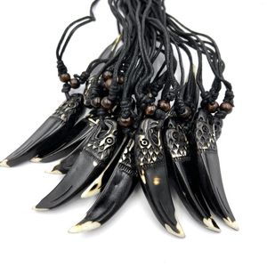 Pendant Necklaces Cool 12pcs Resin Carved Amulet Teeth Design Eagle Pendants For Men Women's Talisman Gift