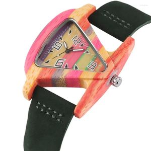 Orologi da tavolo Orologio da donna in legno con triangolo unico Orologio da polso creativo colorato da donna in vera pelle verde/rosso Orologi da donna eleganti Top