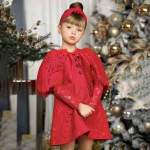 2024 Red Lace Girls Party Dresses Aline långa ärmar Mini Flower Girl Dress Short Pageant Prom Bowns till jul 240312