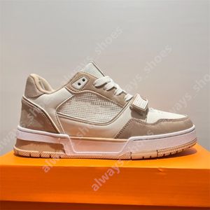 2024 Ny heta tryck lyxiga sneakers män kvinnor casual skor älskare grå orange röd träning sko vit tränare vild lågtopp skate plattform Klassisk storlek 36-45 A37