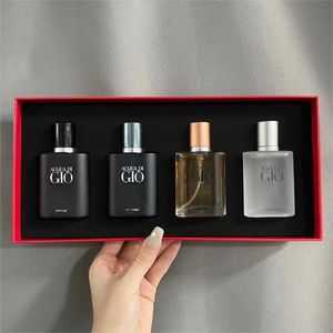 AR Populära varumärken Mäns parfym Set 30 ml 4 bitar av Paris Mäns och kvinnors parfymköln Parfym Spray 2.4fl.oz
