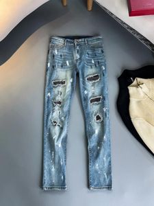 Mäns jeans am streetwear mode rippade diamantspäckade smala fit av hög kvalitet bomull elastisk stänk-bläck design denim byxa