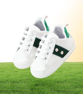 Märke babyskor designer nyfödda pojkar flickor småbarnskor antislip mjuk pu baby casual sneakers 018 månader2807340