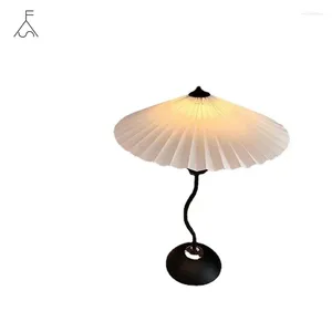Table Lamps Nordic LED Lamp Bedroom Living Room Bedside Retro Bar Coffee Dining Desktop Decoration Night Light Desk