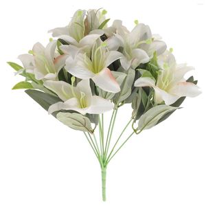 Dekorativa blommor Lily Bouquet Fake Flower Home Decor at Decoration Artificial Silk Cloth Prydant Bride