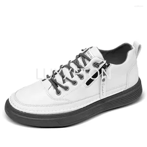 Casual Shoes 2024 Men's Fashion Leather Non-Slip slitstödande sport Bekväma platta Slip-On-män
