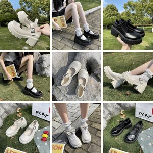 Женские дизайнерские модельные туфли на среднем каблуке 75 мм с открытой пяткой, босоножки на высоком каблуке из натуральной кожи с квадратным носком и металлической цепочкой GAI