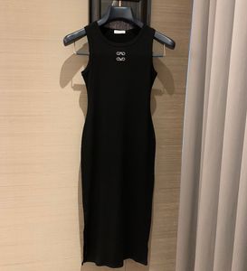 Nya klädklänningar grå svarta långa klänningar kroppskonklänningar kvinnor sommar ny 2024 modedesigner smal fit sexig casual ärmlösa långa klänningar damer fz2404071