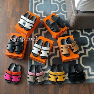 2024 Chypre Sandaler Kvinnor Designer Slides Luxury Chypre Slippers Fur Shearling Leather Canvas Slide Fuzzy Plush Slipper Red Orange Womens Summer Beach Sandal Shoes