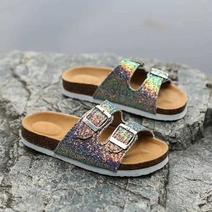 Tofflor tofflor glier kvinnor sommarsandaler 2022 Fasion bling kvinnlig godisfärg flip flops beac platt soes utomhus h2403264fnp