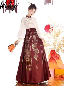 İş Elbiseleri Orijinal Ming Hanfu Kadın Geliştirilmiş Gömlek ve Etek Woen Işık Nation Style Kadın Dokuma Altın Kırmızı At Yüz Takım