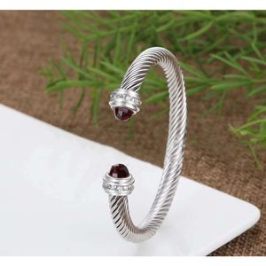 Urok Bracelets Luksusowa najlepsza marka Brzeczenie Pure Bransoletka Europa i popularna pleciona bransoletka z pionowaną drutem 7 mm z diamentem