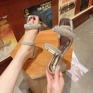 Slippers Slippers Crystal ig-eeled New Sandals Diamond Rinestone Outdoor Beac Soes Sexy Golden Woman Square Summer Footwear H2403262XC4