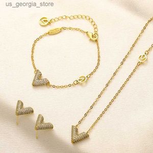 Pendant Necklaces Birthday Gift Necklaces Bracelet Earring Set Boutique Designer Jewelry Set Simple Young Chain Bracelet Gold Plated Letter Pendant Necklace Love