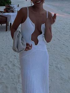 Frauen Solide Wellenförmige Rand V-ausschnitt Sling Kleid Mode Ärmellose Weiße Strand Kleider Chic Weibliche Urlaub Partei Vestidos 240327