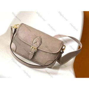 2024uxerys حمل حقيبة مصمم حقيبة V Crossbody Bag Women Leather Leather Leather Classic Three أحجام بألوان متعددة 46583