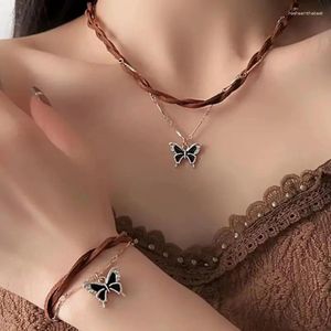 Pendanthalsband Vintage Fashion Double Layer Butterfly Necklace Elegant Simple Leather Rope Chain Choker Classic Jewelry Set Party Gifts