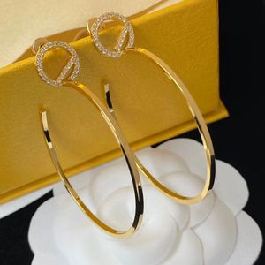 Brincos de meia argola de latão dourado, brincos de strass de luxo, brincos de designer de moda para mulheres, presentes de festa, joias de designer para mulheres, postagem gratuita.