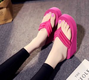 Tofflor tofflor sommarkvinnor flip flops fasion sluttning fästing sand beac godis färg kilar plaorm inomhus utomhus bekväm h240326odn3