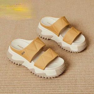 Slippers Slippers Soft Leather Women New Indoor Outdoor Thick Sole Fashion Anti Slip Trend Flat Shoes Wear-resistant les H240326GSAK