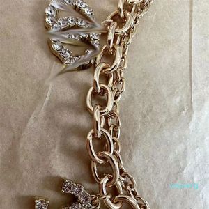 32cm 럭셔리 브랜드 레터 여성용 여성 가방 가방 가방 매력 장식 액세서리 Shinny Zircon Rhinestone 로고 펜던트