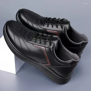 Scarpe casual 2024 Moda quotidiana da uomo in pelle Singolo Sport con suola morbida resistente all'usura