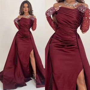 Elegantes burgunderrotes Meerjungfrau-Abendkleid 2024 mit einer Schulter, Perlen verziert, Satin, plissiert, Abschlussball-Party-Kleider, Arabisch, Dubai, ohne Handschuhe, Robe De Soiree