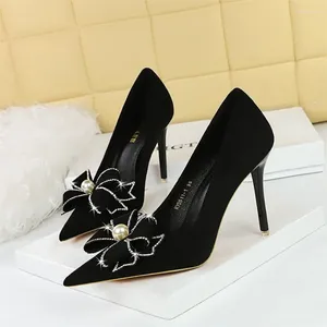 Sapatos de vestido moda super salto alto camurça fina bombas de boca rasa apontou strass pérola arcos gravata única mulher