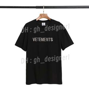 Yaz Mens Tasarımcı Tees% 100 Cottom T Shirt Sıradan Tee Rahat Erkek Kadın Vetlemler Baskılar T-Shirts 13