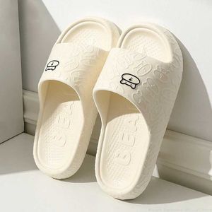 Chinelos Chinelos Nuvem Homens Tick Sole Sandálias Mulheres Verão Beac Slides Casal Anti-Slip Ome Slipper Cartoon Soft Soes Masculino Flip-Flops H240326A13O