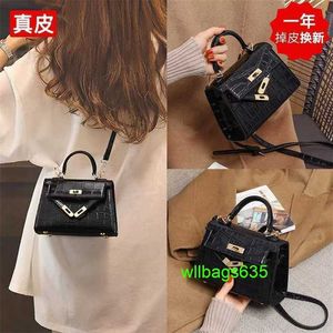 KY Tote Bags Trusted Luxury Leather Handbag Baobao Womens 2024 New Bag Mini Premium Light Luxury Small Group äkta läderkrokodil Crossb har logotyp HBIT