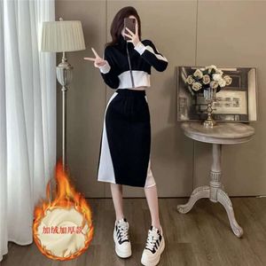 This Year's Trend is Beautiful Skirts for Women in Autumn and Winter. 2023 New Fashion Plush Casual Sports Hoodie Two-piece Set