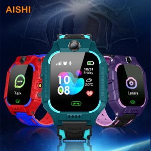 Watches Aishi Q19 Kids Smart Watch Sos Camera Child Smartwatch Phone Voice Game Flashlight Alarm Clock Remote Monitor för 2G SIM Card