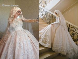 Elegante Dubai Luxury 2020 Abito da ballo in pizzo musulmano Abiti da sposa bianchi Maniche lunghe Abiti da sposa taglie forti Applique8494339