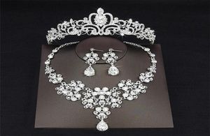 2018 Cheap Drop Rhinestone Wedding Jewelry Set Necklace Crown Tiaras Crown Earrings Headwear Beading Three Piece Party Bridal Acce1664022