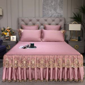 Атласная шелковая юбка для кровати, кружевной декор, постельное белье, наматрасник, роскошное покрывало на кровать, однотонная противоскользящая простыня, постельное белье 240322