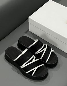 Lyxiga lätt att bära kvinnor Mila Sandals Shoes Fabric Criss-Crossing Straps Mule Chunky Sole Slip On Beach Slide Plat Comfort Slippers Daily Footwear EU35-42