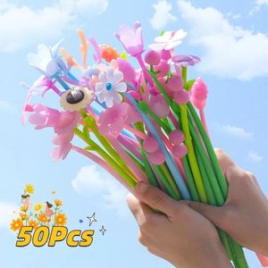 50/100pcs Kawaii Flower Color Change Gel Pen 0.38mm Black Refill Neutral Pensを書くためのニュートラルペン