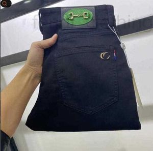 Erkekler Kot Tasarımcı Marka 2024 İlkbahar/Yaz Yeni Modaya Modaya Gizli Moda Siyah Sıradan Slim Fit Yumuşak Cilt Bakımı Saf Pamuk Denim Pantolon Hhal