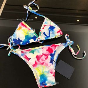 2024 Fransa Paris Designer Yüksek Kaliteli Kadın Bikinis Set seksi bir/iki parçalar Baskı güzel bikini şeffaf boyalı kumaş mayo popüler668